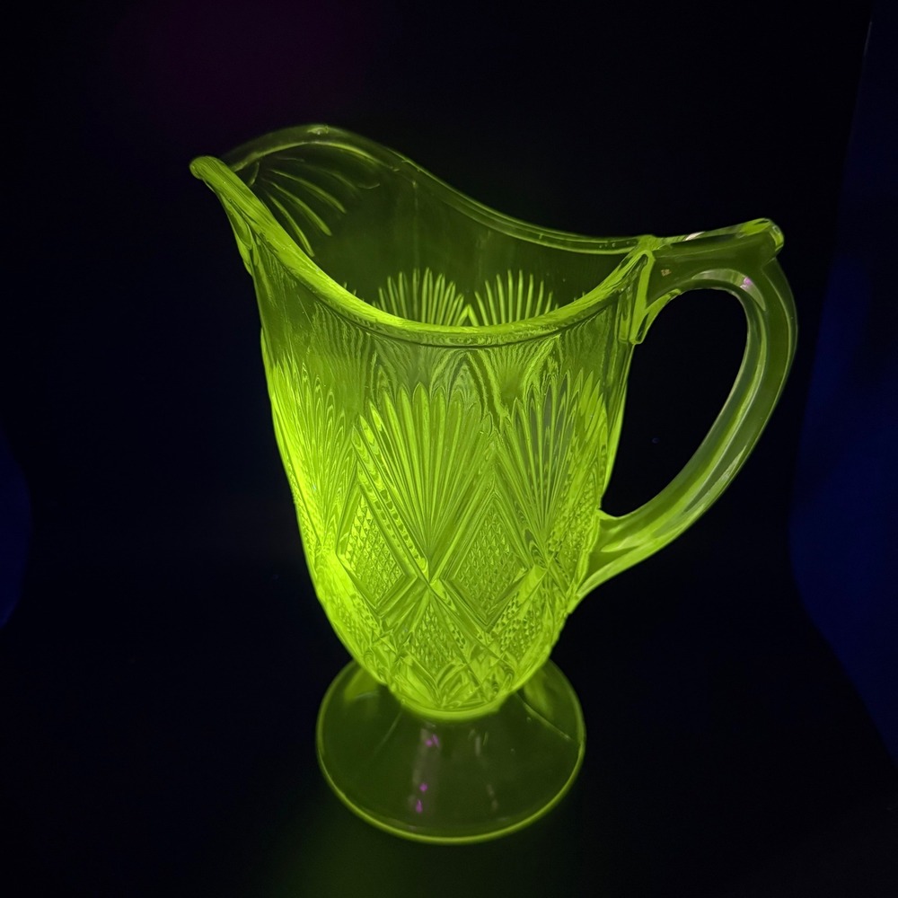 Vintage EAPG Manganese Glass Pitcher Diamond Fan Pattern‎ UV Glow 365nm 8.5in